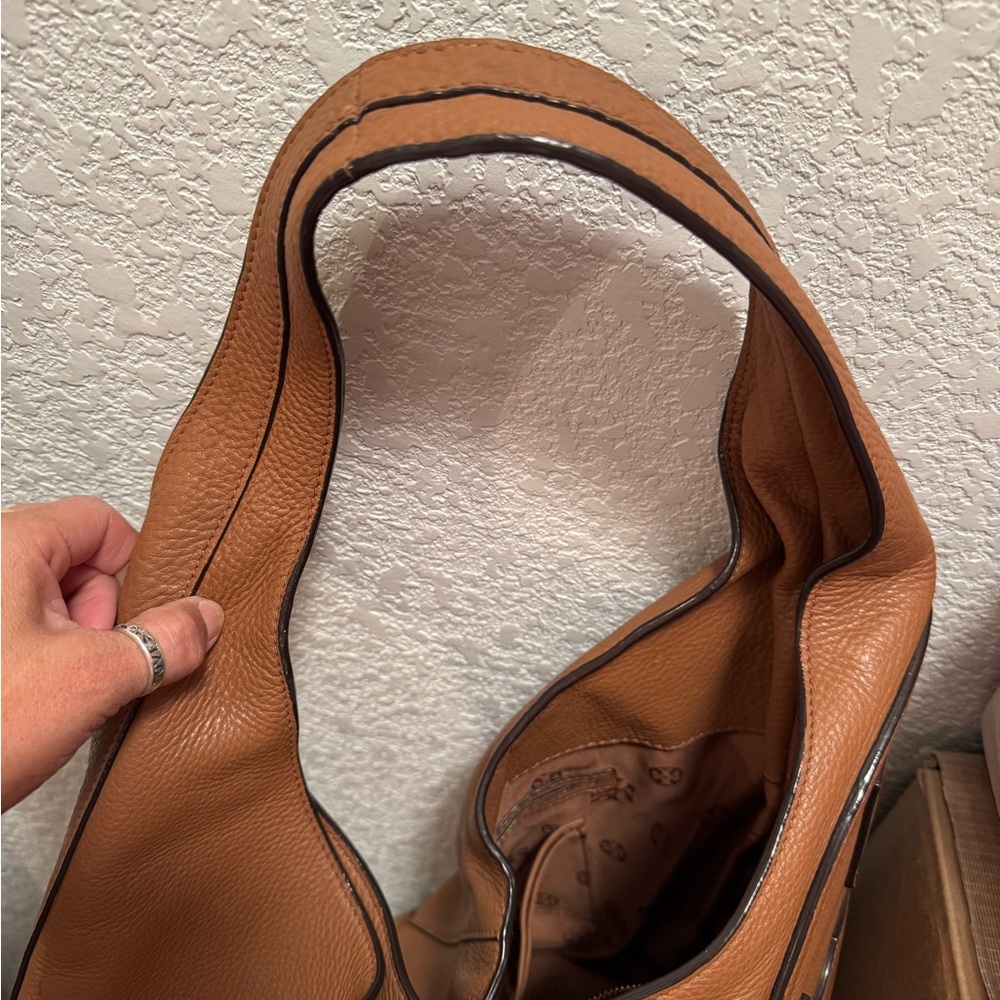 Tory Burch Tan Hobo Bag - Picture 15 of 16